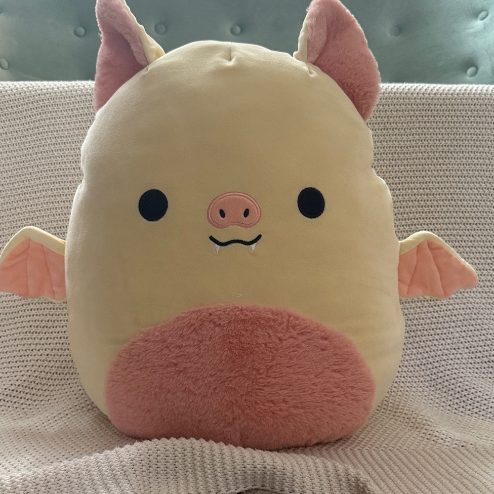 Meghan, the fruit bat Original Squishmallow
